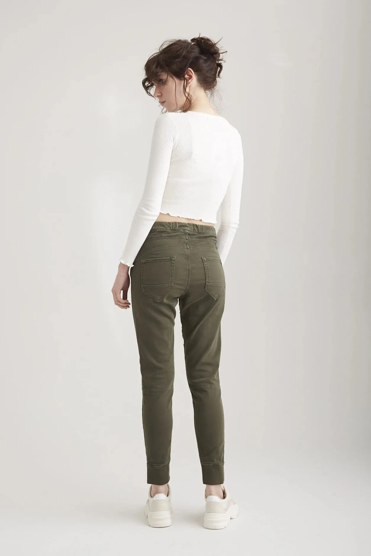 Mila - Slim Jogger Pant - Khaki - 29" Inseam L02